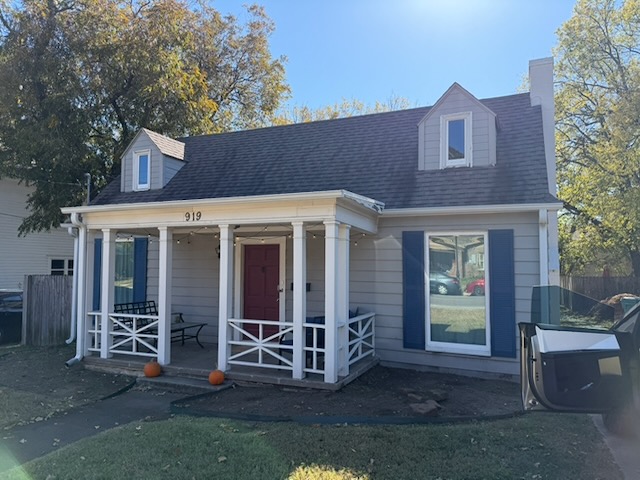 Front of 919 W Hickory St, Denton TX